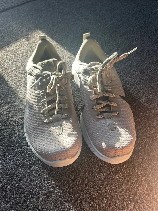 Nike Women's Light Beige/Khaki Athletic Sneakers