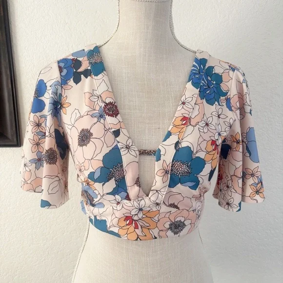 Zara Floral Crop Top Size S V-Neck Tie Back Flutter Sleeve Blue Peach Boho
