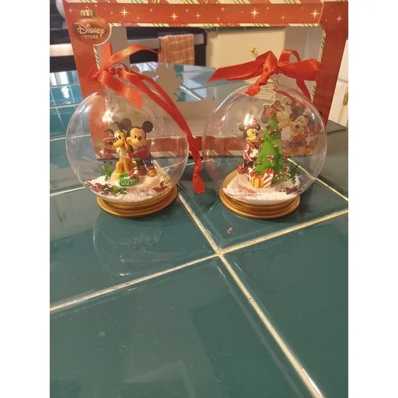 RARE‎ DISNEY STORE DATED 2010 MICKEY & MINNIE SNOW GLOBE ORNAMENT SET OF 2 Glass
