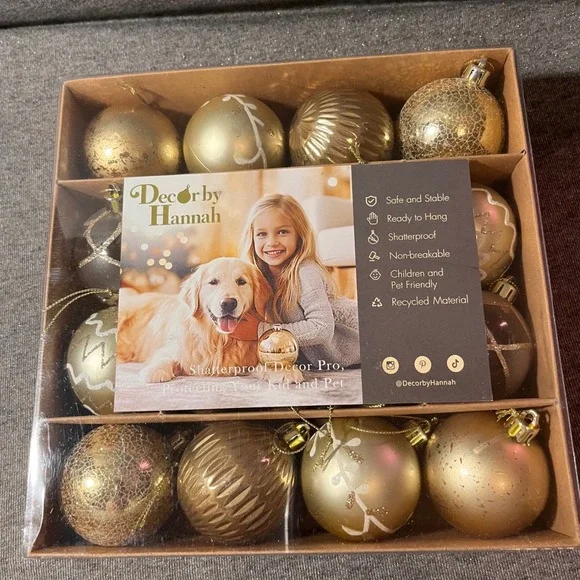 Decor by Hannah 21 Piece‎ Shatterproof Christmas Ornament Set Gold Silver