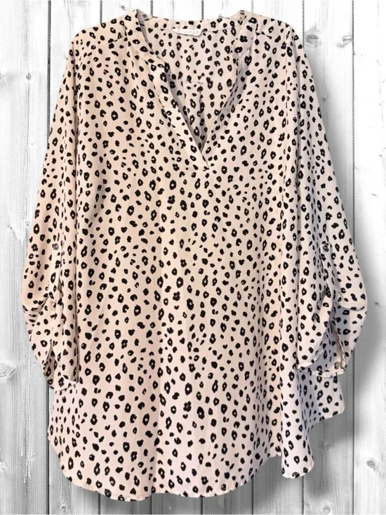 🌼Lush Blush Leopard Print Split-Neck Tunic