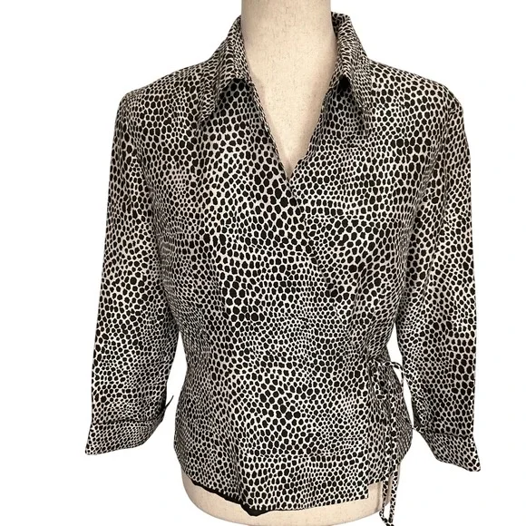 ICE Silk Blouse Womens Medium Black White Animal‎ Print Wrap Lightweigt Lined
