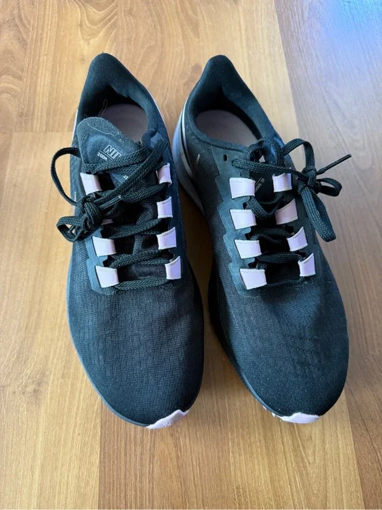 Nike Black Athletic Sneakers with Light Pink Accents