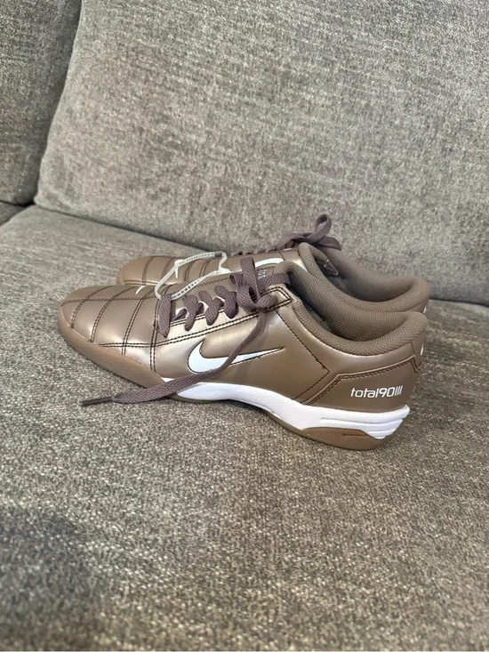 NEW Nike Bronze and White Total90 II Indoor Soccer Shoes size 8