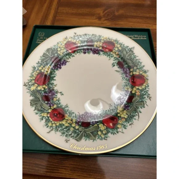 Lenox colonial christmas wreath plate Maryland‎ Third Colony 1983 Grapes Apples