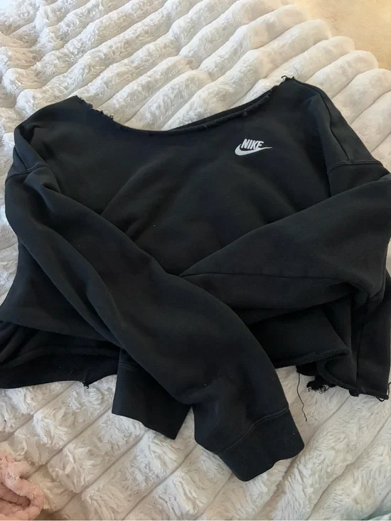 Nike Black Raw-Hem Cropped Sweatshirt