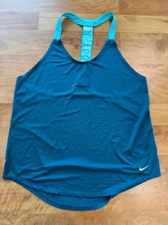 Nike Dri-Fit Women’s Teal Athletic Performance Tank Top Size Medium EUC