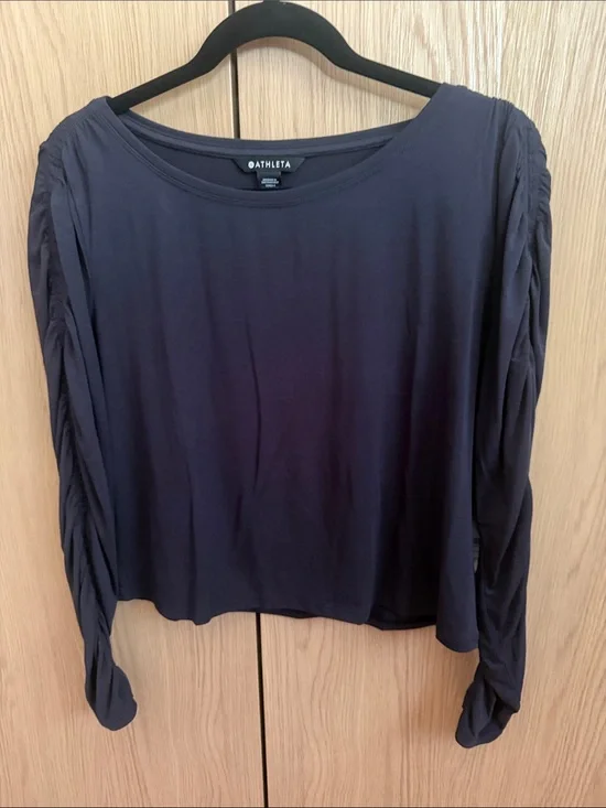 Athleta All Around Ruched Black Long-Sleeve Ruched-Sleeve Tee