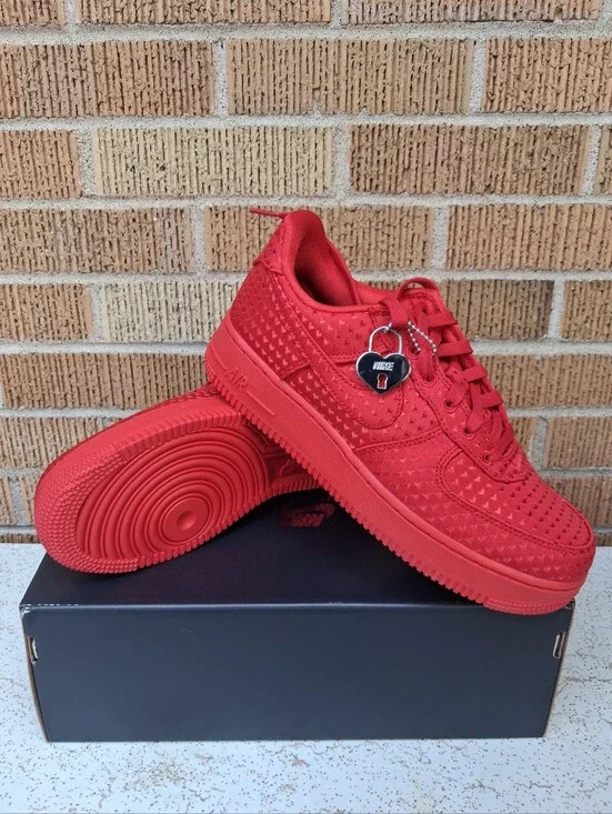 NEW Air Force 1 '07 LOW SE Women Sz 8.5 University Red/University Red
