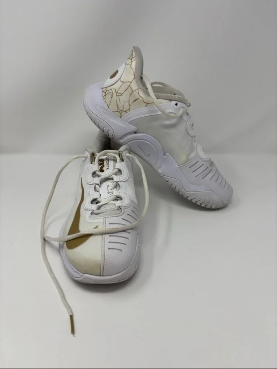 Nike | White Sneakers‎ with Gold Swoosh air zoom court DX0341-100 8.5