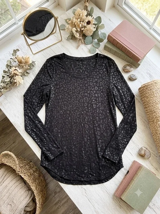 White House Black Market Black Leopard-Print Long Sleeve Scoop Neck Top size sma