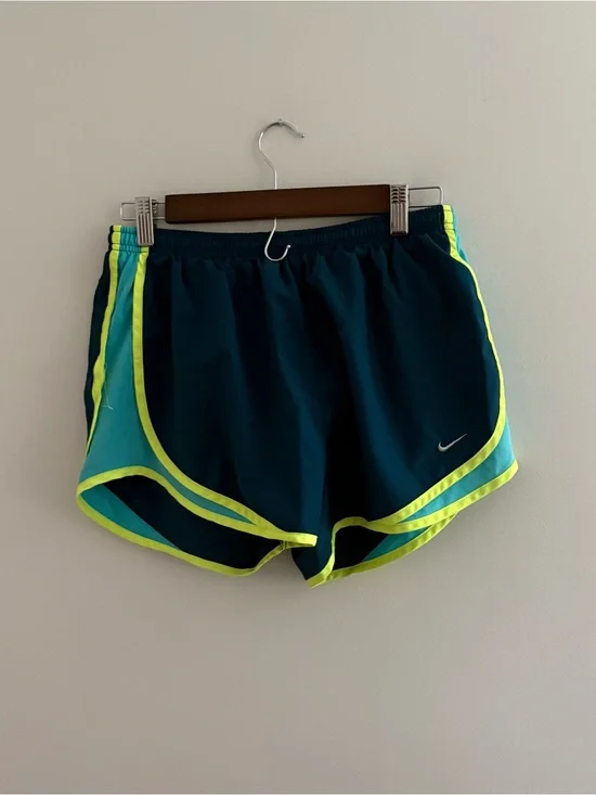 Nike Dri Fit Women’s Medium Teal Green Shorts With Liner Small Seam Rip P7