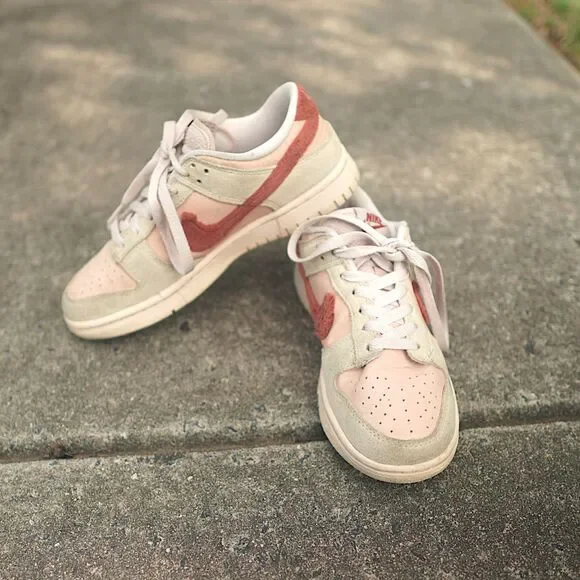 Nike Dunk Low SE Terry Swoosh Teddy Bear Shimmer Mars Stone DZ4706-200 W Size 7