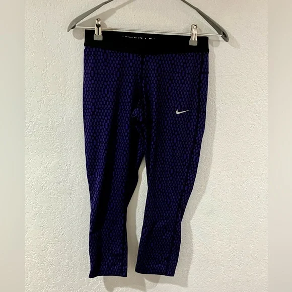 Nike women’s small purple and black leggings lightweight workout running yoga