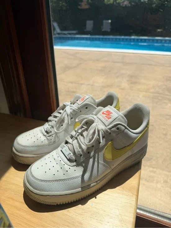 Nike Low-Top Sneakers White with Yellow Swoosh