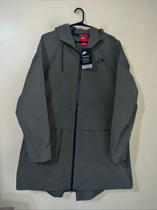 Nike Tech Women's Green Full Zip Hooded Fishtail Shell Parka NEW