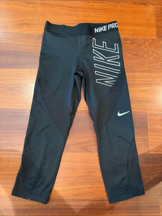 Women’s Nike Black Capri Leggings with Logo- Imperfections listed in photos! SM