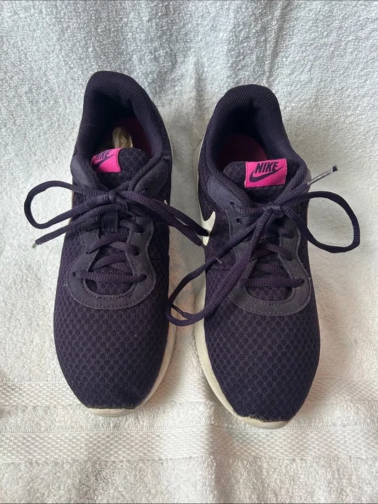 Nike Women’s Purple & Pink Mesh Training Sneakers