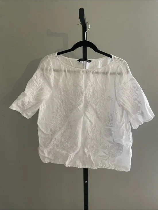 Zara Woman White Embroidered Blouse Size Medium