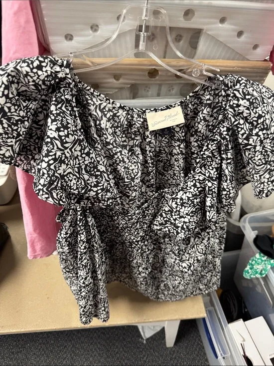 Universal thread floral top M // 071505