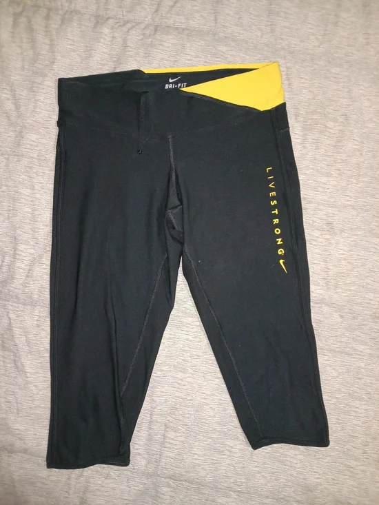 Women's black/Yellow Nike leggings