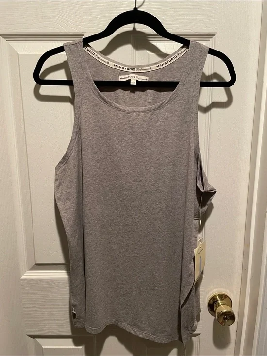 Max Studio Performance Lila tank top