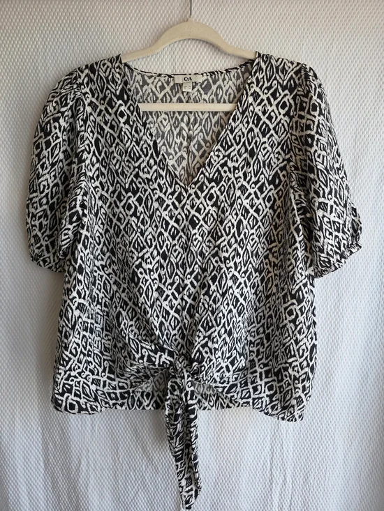 Black & White Tie-Front V-Neck Women's Top Size M