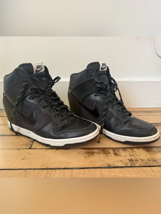 Nike Dunk Sky High Essential Shoes Women Size 8.5 Black Wedge Sneaker