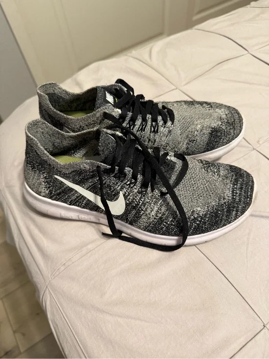 Nike Flyknit Running Shoes in Black and White