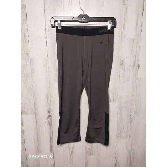 Nike Pro Womens Gray Black Mesh Panel Training Capri Leggings 589376-233 Medium