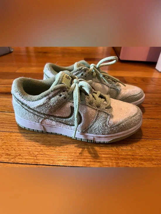 Nike Sage Green Sneaker