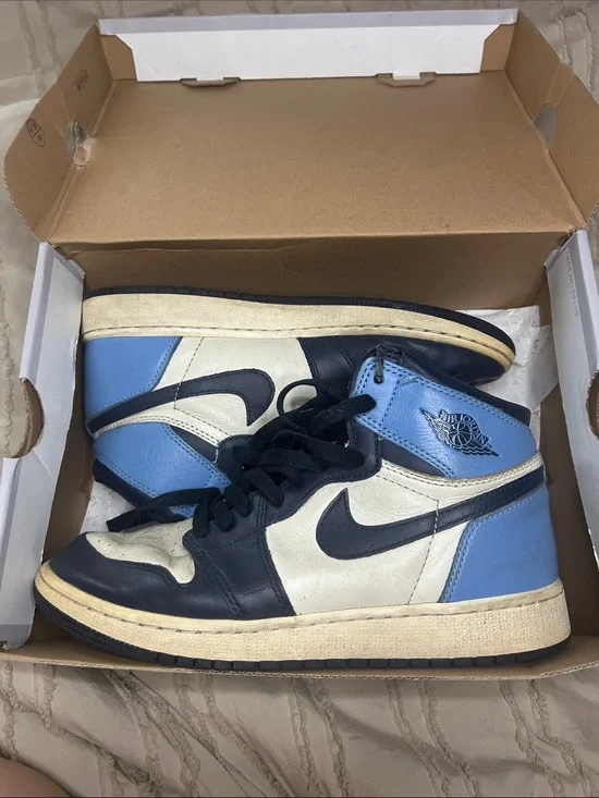 Air Jordan 1 Mid University Blue