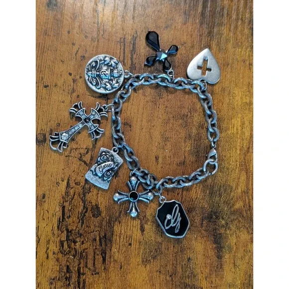 Guess Double Sided Charm Bracelet Silver Tone Gothic Chic Crystal Cross Heart 8