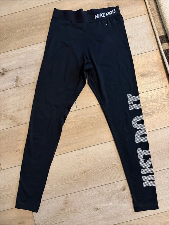 Nike Black Girls' Athletic Leggings with 'Just Do It' Side Graphic