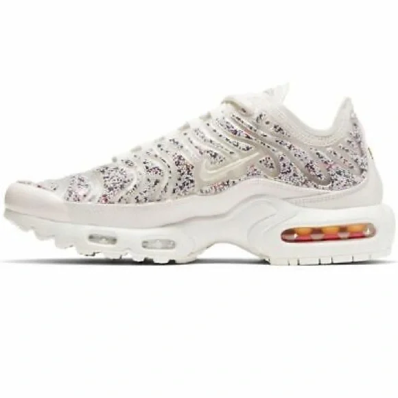 Nike Air Max Plus Phantom Pebbles AR0970 Womens 8.5