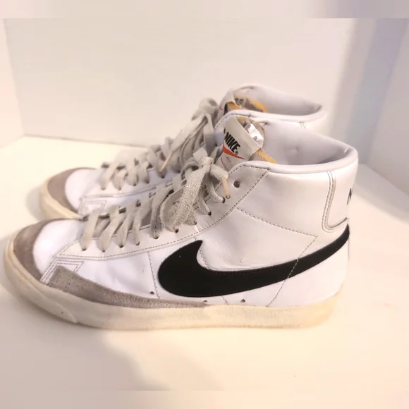 Nike Black and White‎ Mid Sneakers Size 7