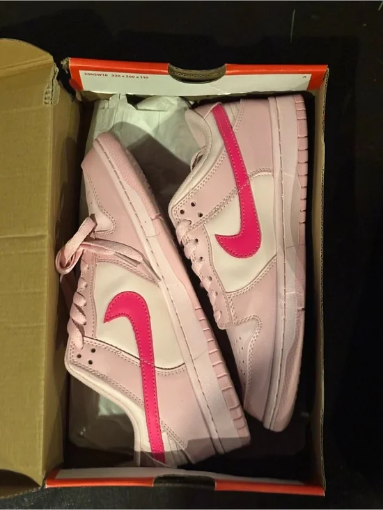 Nike Women's Pink and Hot Pink Low-Top Sneakers