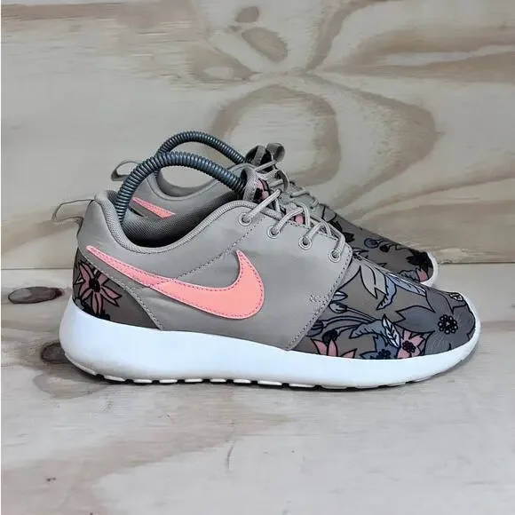 Nike - Roshe One Tropical Floral - Athletic - Beige - Women's - 8 - 749986-281
