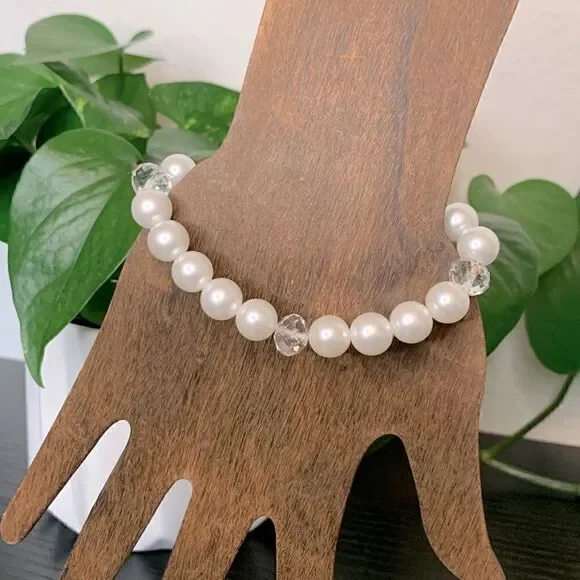 Cute Pearlesque and Clear Crystal Bead Bracelet