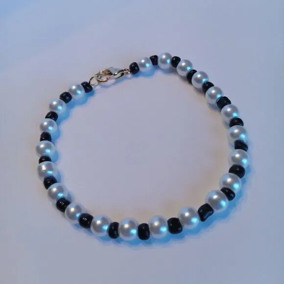 Faux pearl and black beaded bracelet
