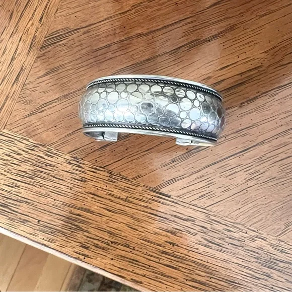 Silver metal Textured Cuff Bracelet classic design and great vintage style