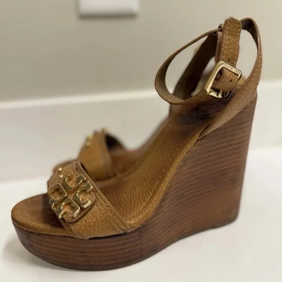 Tory Burch Elina Wedge Heel Sandals Ankle‎ Strap Gold Logo | Tan | Size 5.5