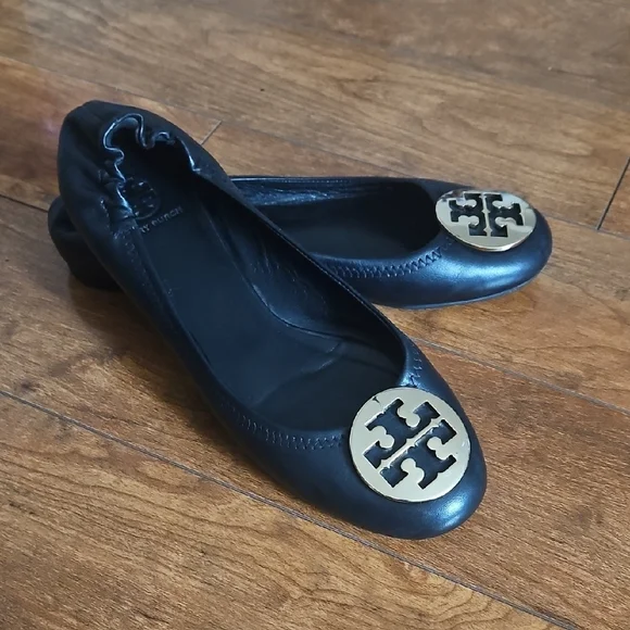 Tory Burch Black Flats with Gold Emblem Sz 10M