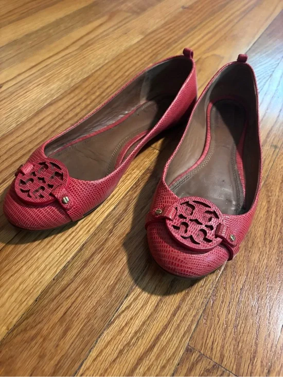 Tory Burch - Red Logo Round-Toe Ballet Flats - good condition, priced to sell 💸
