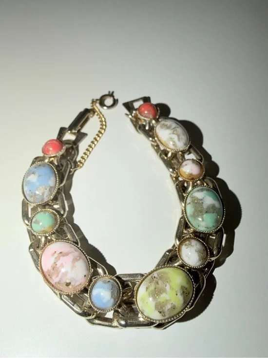 Vtg Art Uranium Glass Pastel Swirl Colors With Gold-Tone Link Chain Bracelet