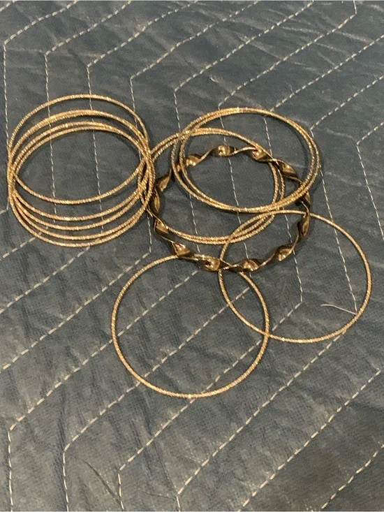 Gold Tone Women's Bangle Bracelet Set - Classic Stackable Style