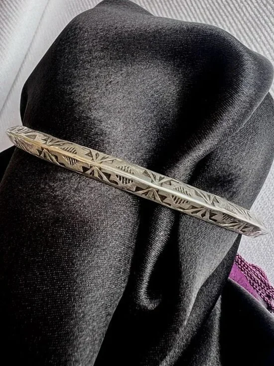 Large Wylie Secatero Navajo Carinated Solid Sterling Bangle Bracelet