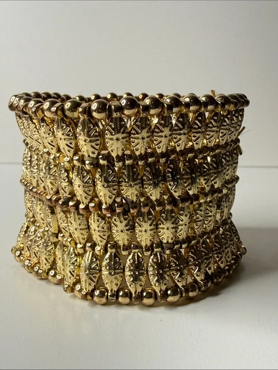 Stunning vintage Gold tone Stretch Cuff Bracelet statement cleopatra style