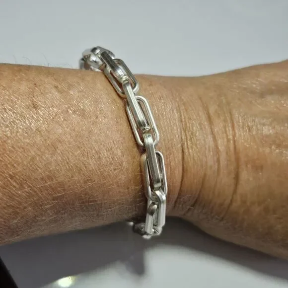 Silver Tone Long Links Stretch Bracelet Up To 8