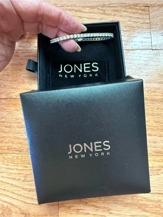 Jones Of New York Cubic Zirconia Tennis Bracelet New In Box  - Silver